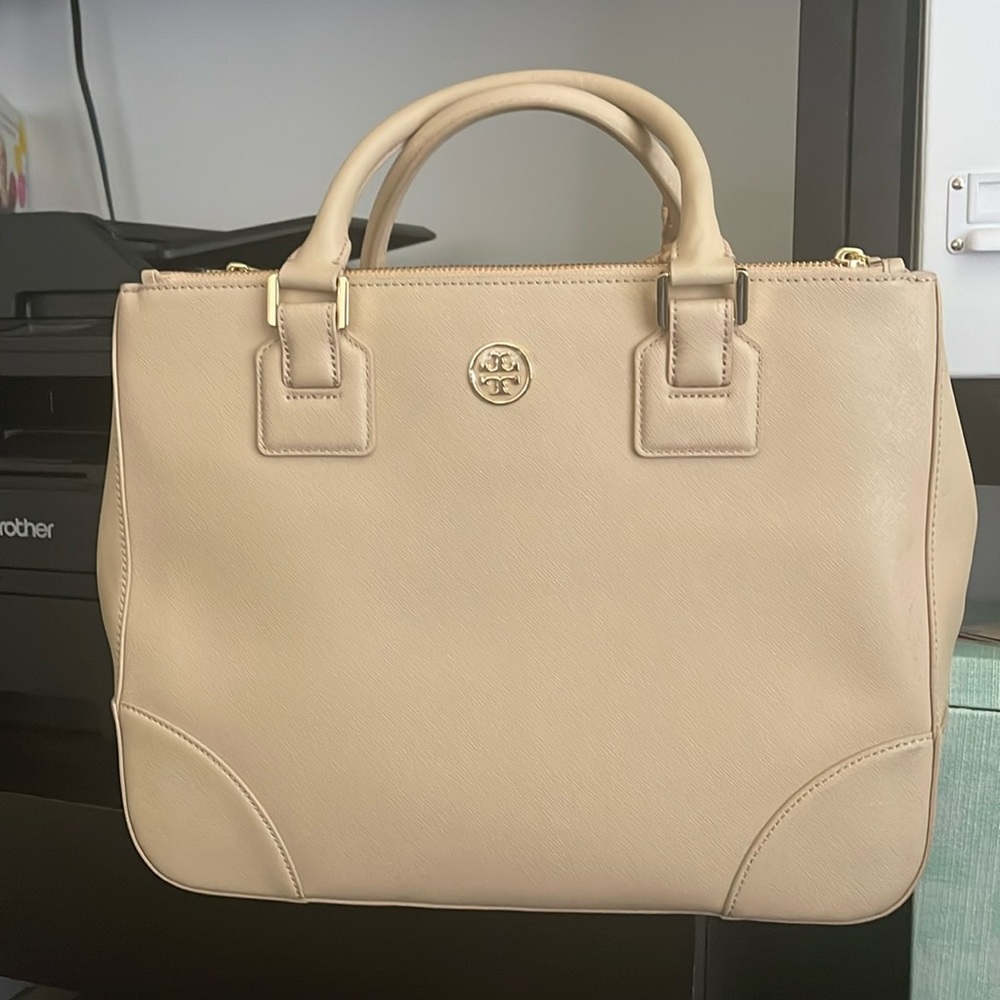 Tory Burch Robinson Double-zip Saffiano Leather Tote in Tan. NWT